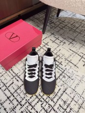 ヴァレンティノ靴 VALENTINO  2024新作 カジュアルスニーカー