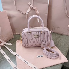 ミュウミュウバッグ Miu Miu 2024新作 高品質 ボウリングハンドバッグ 5BB123