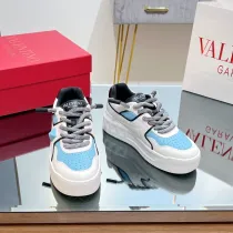 ヴァレンティノ靴 VALENTINO  2024新作 シープスキン ロートップ スニーカー