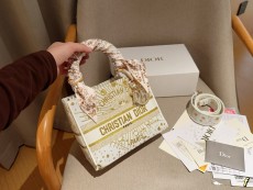 ディオールバッグ DIOR 2024新作 ダイアナ妃のバッグ