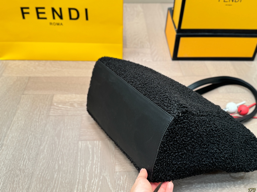 フェンディバッグ FENDI 2024新作 トートバッグ