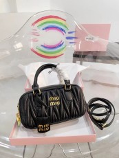 ミュウミュウバッグ Miu Miu 2024新作 クロスボディバッグ