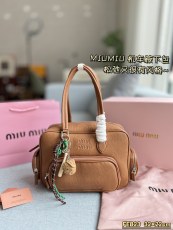 ミュウミュウバッグ Miu Miu 2024新作 脇の下のバッグ