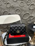 シャネルバッグ CHANEL 2024新作 四角い小さなバッグ