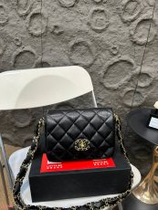 シャネルバッグ CHANEL 2024新作 四角い小さなバッグ
