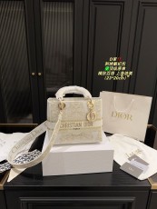 ディオールバッグ DIOR 2024新作 ダイアナ妃のバッグ