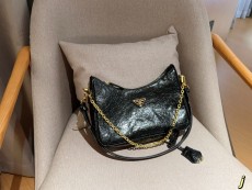 プラダバッグ PRADA 2024新作 脇の下のバッグ