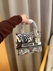 ディオールバッグ DIOR 2024新作 ダイアナ妃のバッグ