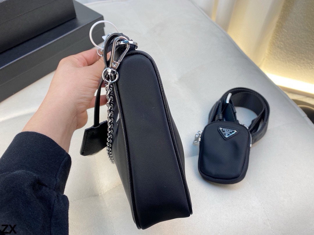 プラダバッグ PRADA 2024新作 ホーボーバッグ
