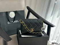シャネルバッグ CHANEL 2024新作 四角い小さなバッグ