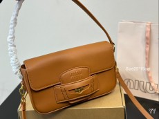 ミュウミュウバッグ Miu Miu 2024新作 脇の下のバッグ