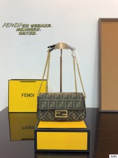 フェンディバッグ FENDI 2024新作 クロスボディバッグ