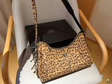 プラダバッグ PRADA 2024新作 脇の下のバッグ
