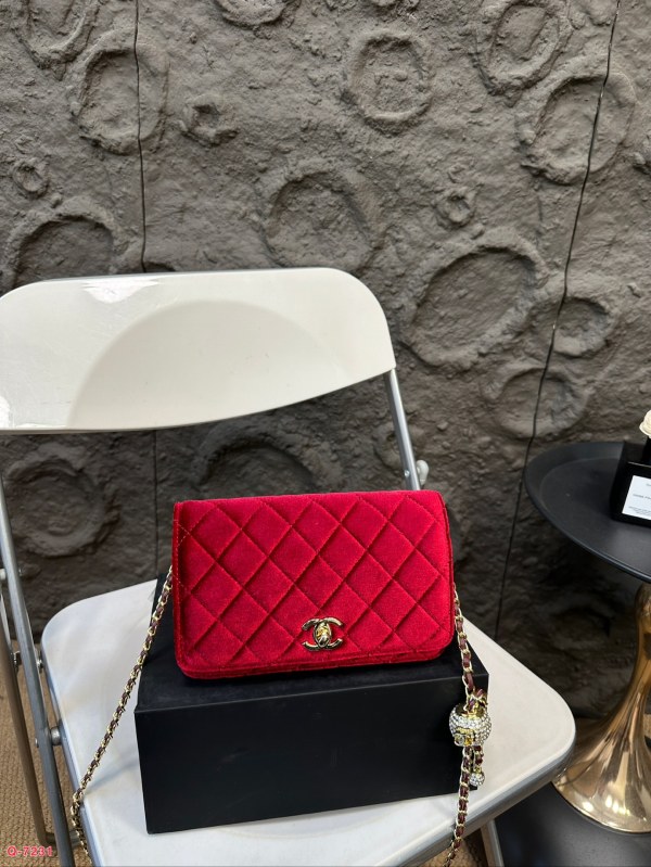 シャネルバッグ CHANEL 2024新作 チェーンバッグ