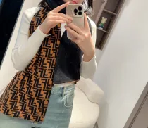 フェンディマフラー FENDI 2024新作 マフラー