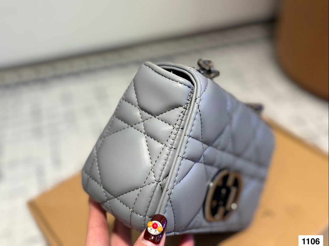 ディオールバッグ DIOR 2024新作 ダイアナ妃のバッグ