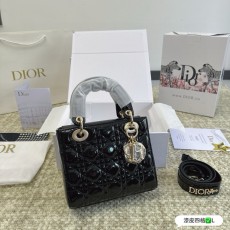 ディオールバッグ DIOR 2024新作 ダイアナ妃のバッグ