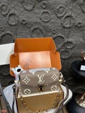 ルイヴィトンバッグ LOUIS VUITTON 2024新作 ショルダークロスボディバッグ