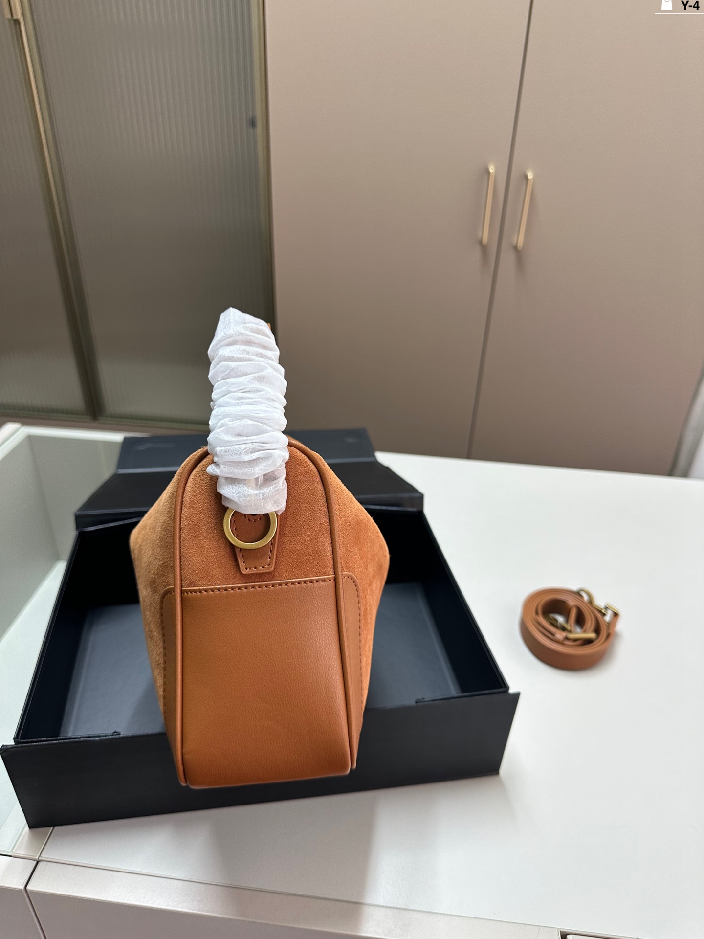 サンローランバッグ Yves Saint Laurent 2024新作 脇の下のバッグ
