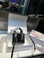 ディオールバッグ DIOR 2024新作 ダイアナ妃のバッグ