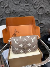 ルイヴィトンバッグ LOUIS VUITTON 2024新作 バゲットバッグ