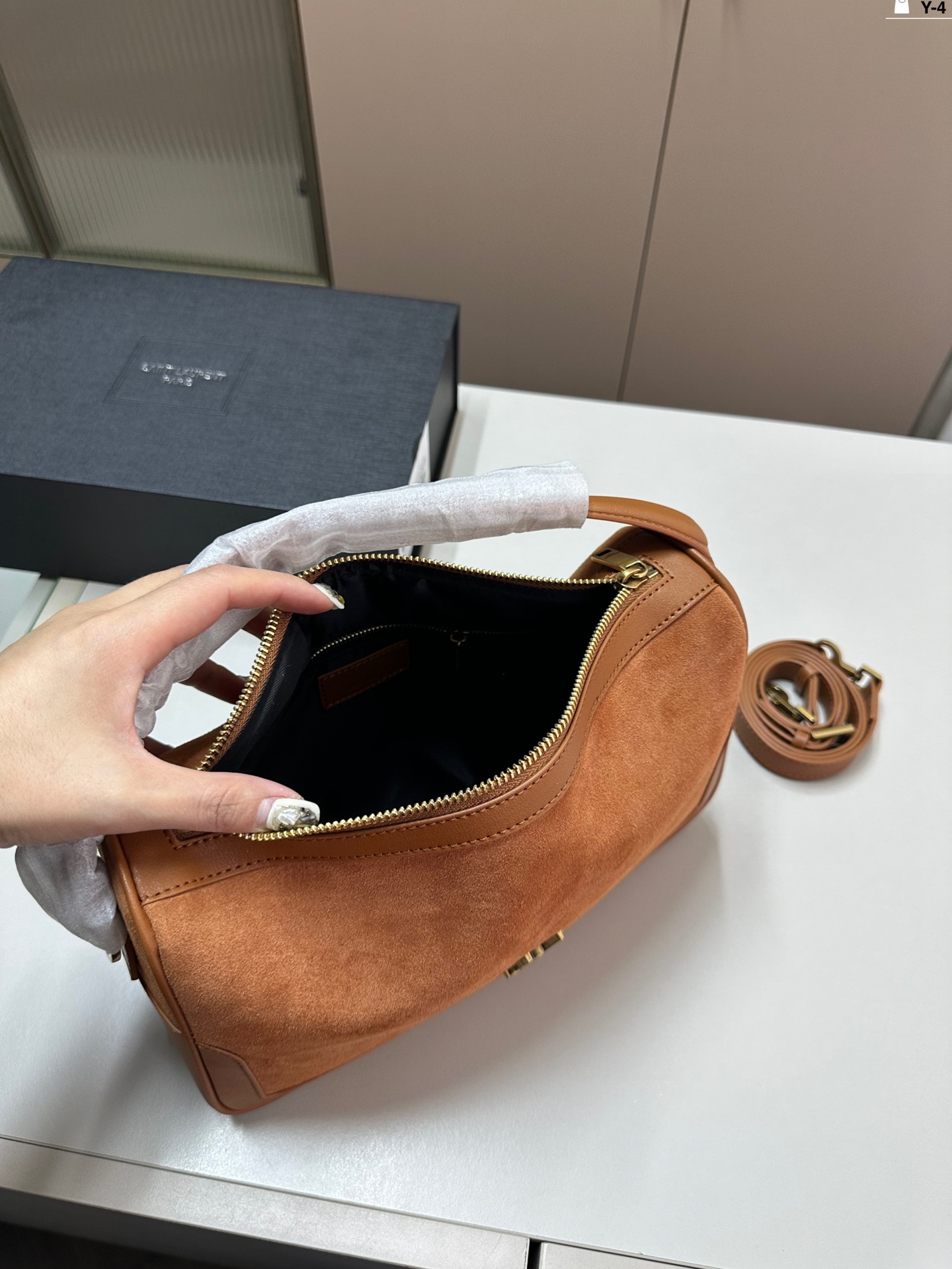 サンローランバッグ Yves Saint Laurent 2024新作 脇の下のバッグ