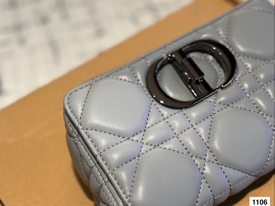 ディオールバッグ DIOR 2024新作 ダイアナ妃のバッグ