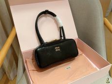 ミュウミュウバッグ Miu Miu 2024新作 ボウリングバッグ