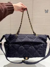 シャネルバッグ CHANEL 2024新作 脇の下のバッグ