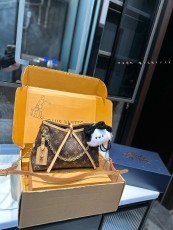 ルイヴィトンバッグ LOUIS VUITTON 2024新作 キャリーオールショルダーバッグ