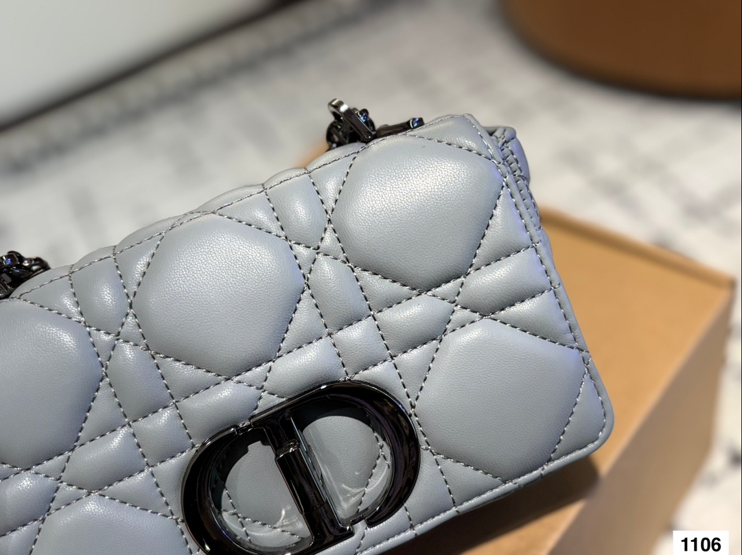 ディオールバッグ DIOR 2024新作 ダイアナ妃のバッグ