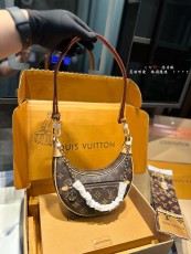 ルイヴィトンバッグ LOUIS VUITTON 2024新作 三日月型バッグ