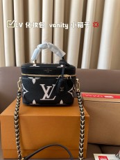ルイヴィトンバッグ LOUIS VUITTON 2024新作 化粧ポーチ