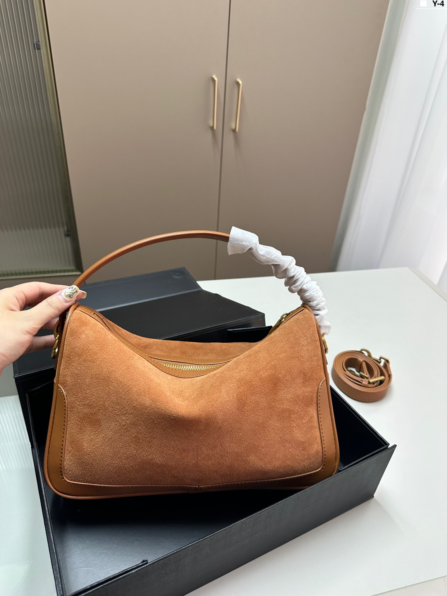 サンローランバッグ Yves Saint Laurent 2024新作 脇の下のバッグ