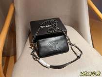 シャネルバッグ CHANEL 2024新作 脇の下のバッグ