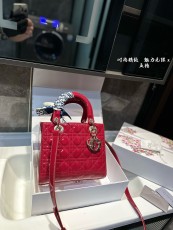 ディオールバッグ DIOR 2024新作 ダイアナ妃のバッグ