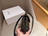 セリーヌバッグ CELINE 2024新作 メッセンジャーバッグ