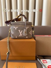 ルイヴィトンバッグ LOUIS VUITTON 2024新作 化粧ポーチ