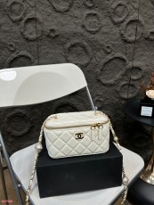 シャネルバッグ CHANEL 2024新作 ゴールデンボールスクエアバッグ
