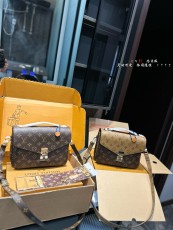ルイヴィトンバッグ LOUIS VUITTON 2024新作 メッセンジャーバッグ
