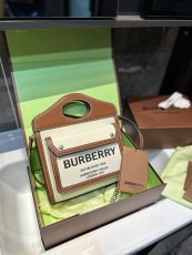 バーバリーバッグ BURBERRY 2024新作 封筒パッケージ