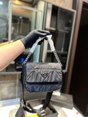 プラダバッグ PRADA 2024新作 メッセンジャーバッグ