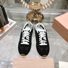 ミュウミュウ靴 Miu Miu 2024新作 継ぎ合わせた白い靴
