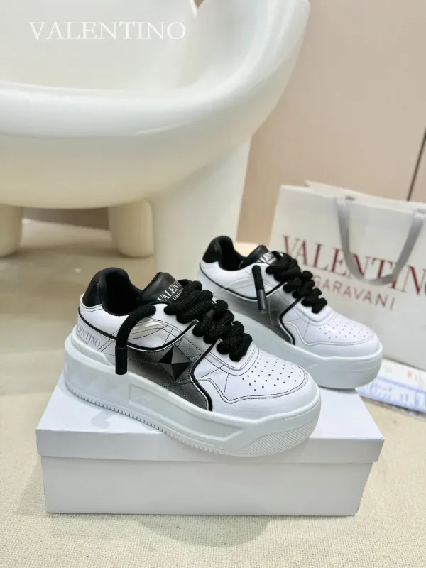 ヴァレンティノ靴 VALENTINO 2024新作 スポーツシューズとカジュアルシューズ