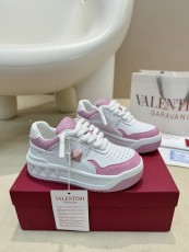 ヴァレンティノ靴 VALENTINO 2024新作 スポーツシューズとカジュアルシューズ
