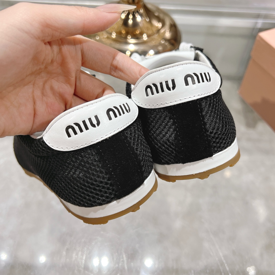 ミュウミュウ靴 Miu Miu 2024新作 継ぎ合わせた白い靴