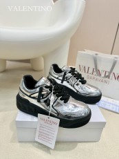 ヴァレンティノ靴 VALENTINO 2024新作 スポーツシューズとカジュアルシューズ