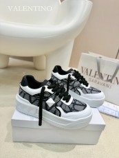 ヴァレンティノ靴 VALENTINO 2024新作 スポーツシューズとカジュアルシューズ