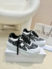 ヴァレンティノ靴 VALENTINO 2024新作 スポーツシューズとカジュアルシューズ
