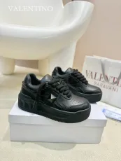 ヴァレンティノ靴 VALENTINO 2024新作 スポーツシューズとカジュアルシューズ